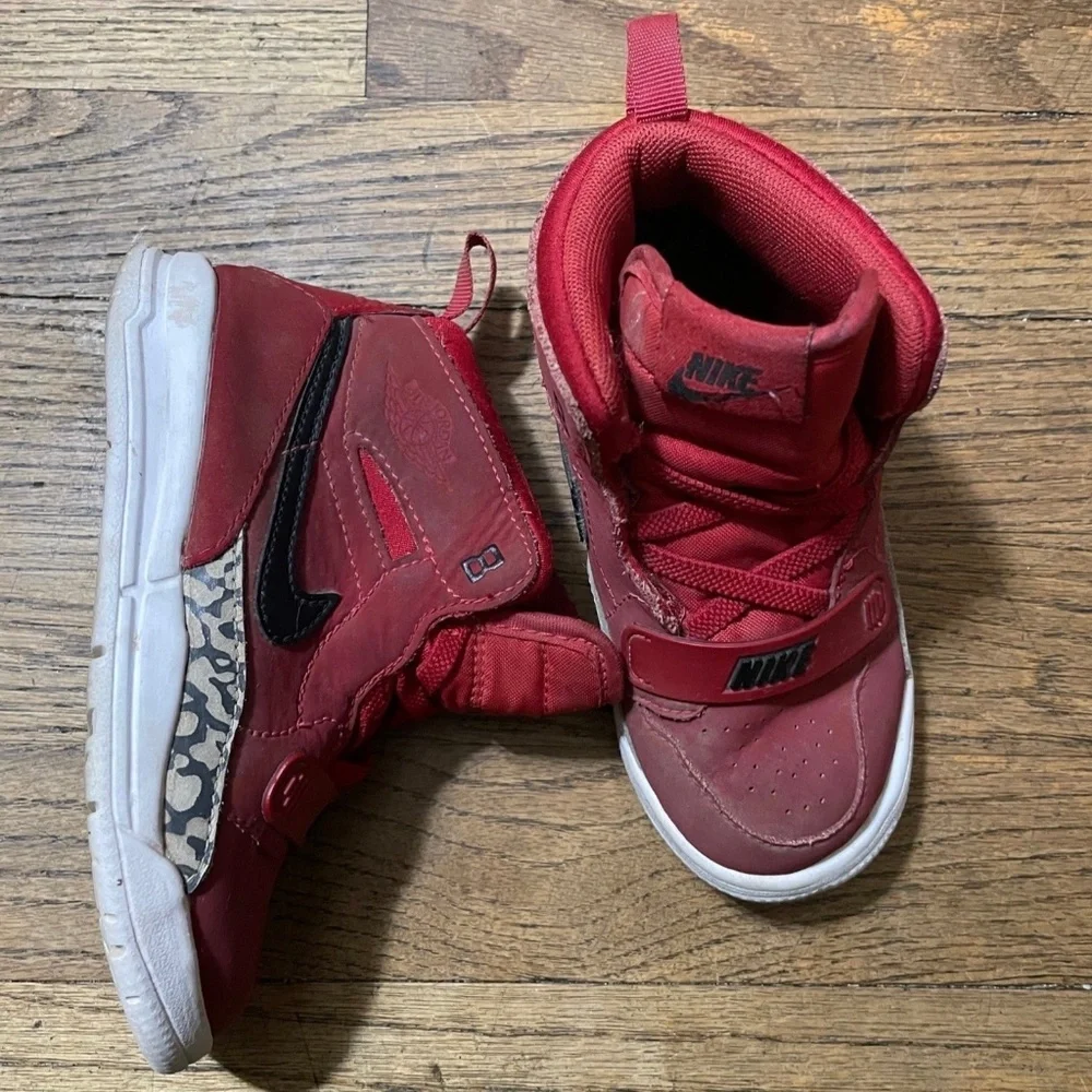 Nike Air Jordan 8 Legacy Red Hightops Size 9C